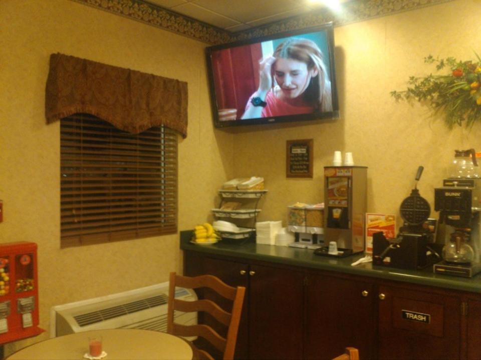 Deerfield Inn And Suites Steele Екстер'єр фото