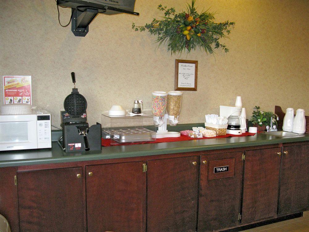 Deerfield Inn And Suites Steele Екстер'єр фото