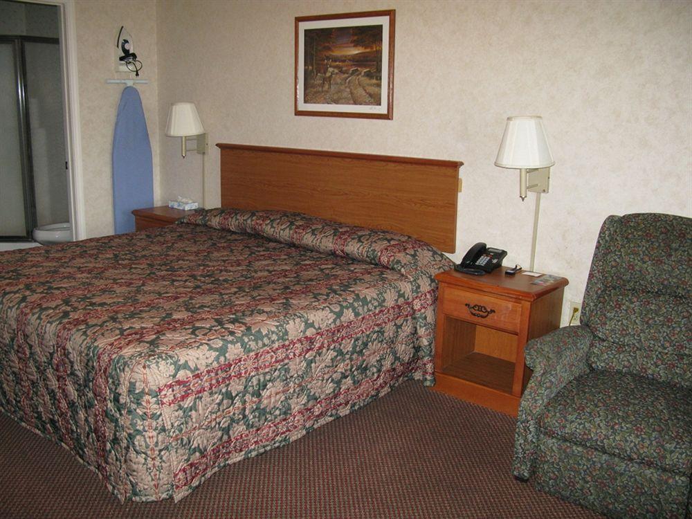 Deerfield Inn And Suites Steele Екстер'єр фото