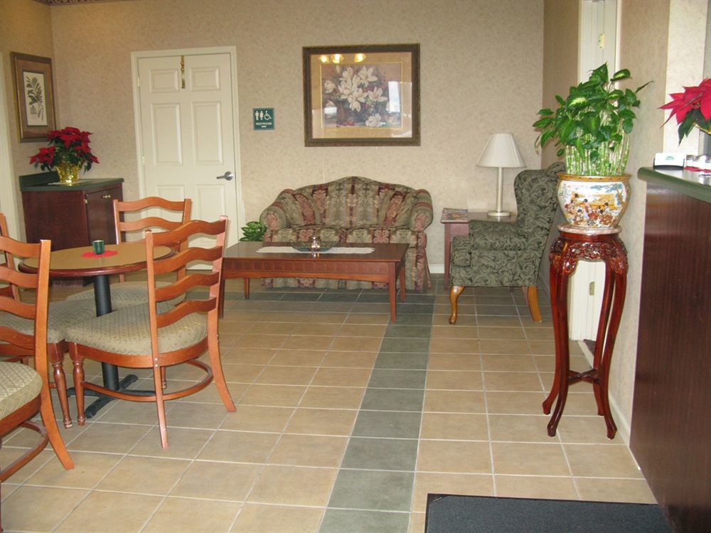 Deerfield Inn And Suites Steele Екстер'єр фото
