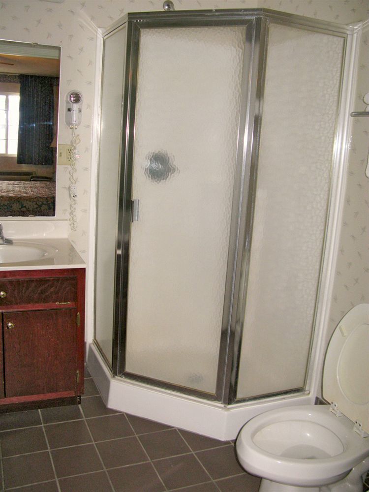 Deerfield Inn And Suites Steele Екстер'єр фото